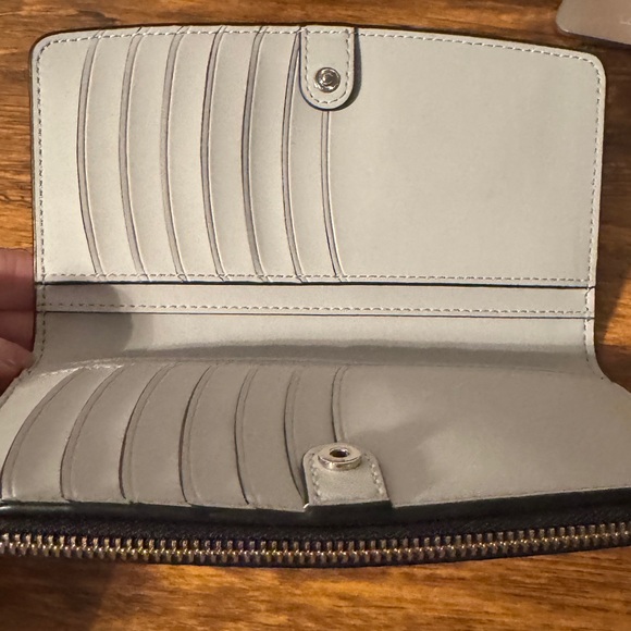 Kate Spade New York Knott Zip Slim Bifold Leather Wallet - Picture 3 of 4